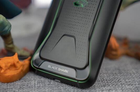 首款眾籌的驍龍870游戲手機(jī)！黑鯊4櫻舞粉登場！