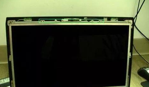 愛押筆記本典當為您帶來炫龍筆記本換屏幕教程